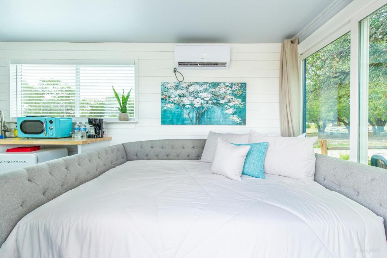 Villa The Container Retreat @ 290 Wine Trail #1 Escape To Hye, Tx Esterno foto