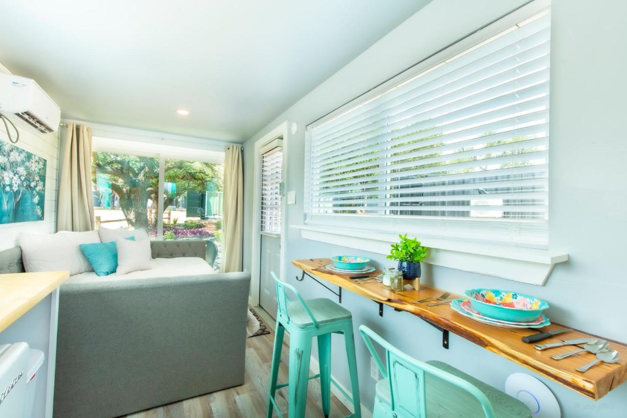 Villa The Container Retreat @ 290 Wine Trail #1 Escape To Hye, Tx Esterno foto