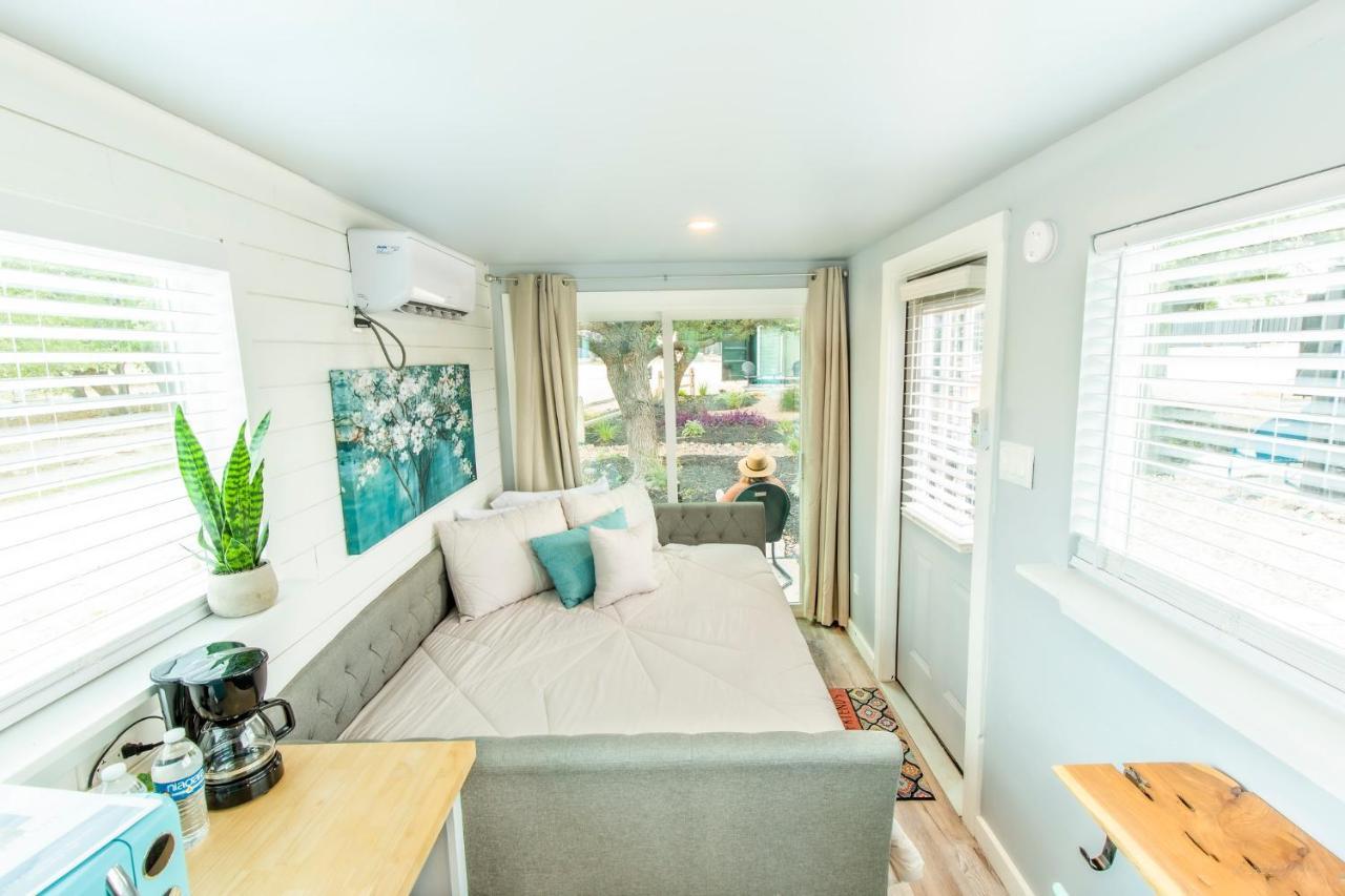 Villa The Container Retreat @ 290 Wine Trail #1 Escape To Hye, Tx Esterno foto